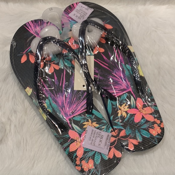 Tropical Flower Flip Flops Bundle - Picture 6 of 7